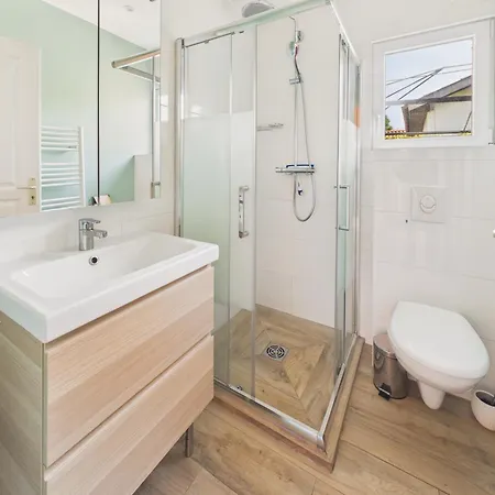 Alpstuga 700m De La Mer, Ideal 2 Adultes 2 Enfants *